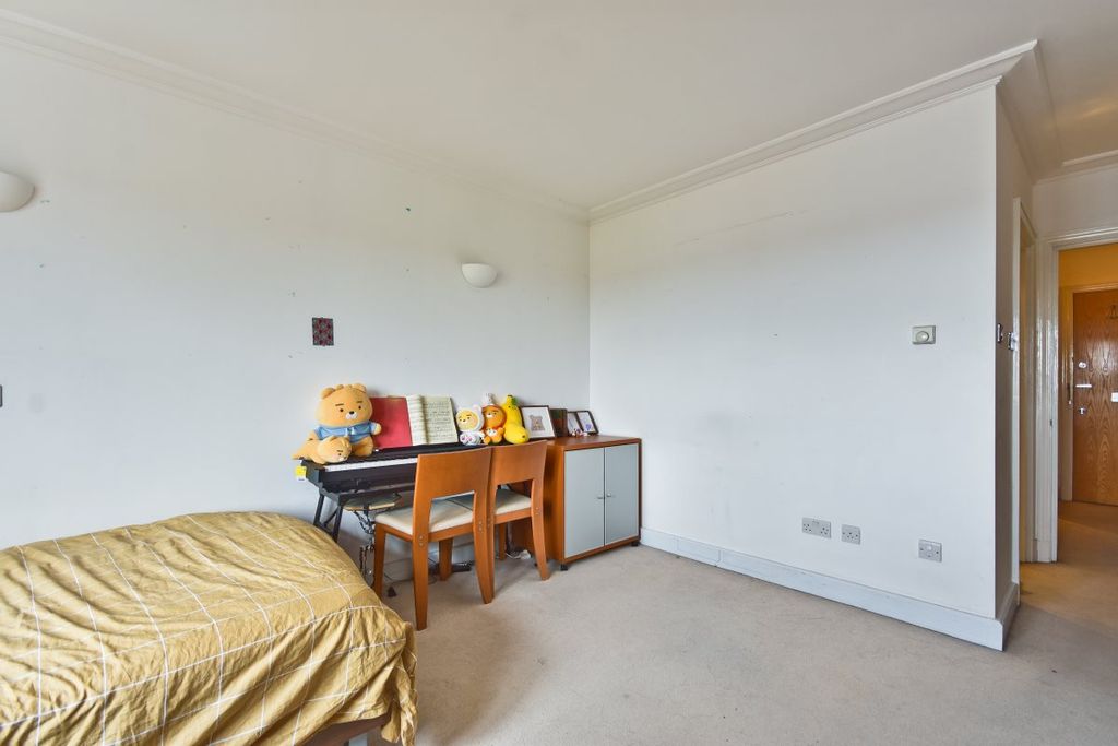 Property photo 3 of 6