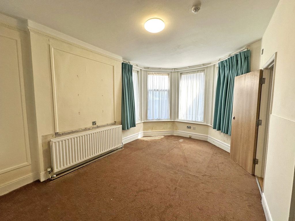 Property photo 2 of 27 Picture No. 02