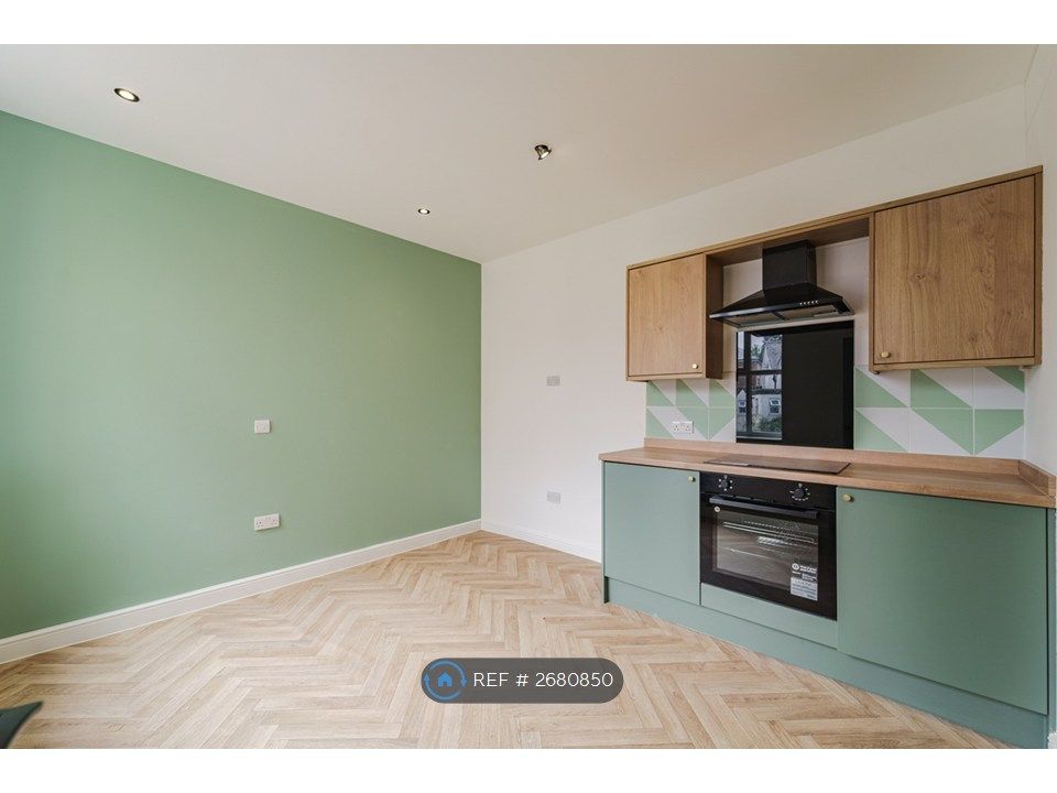 Property photo 3 of 8 Midas Lounge Apt 2