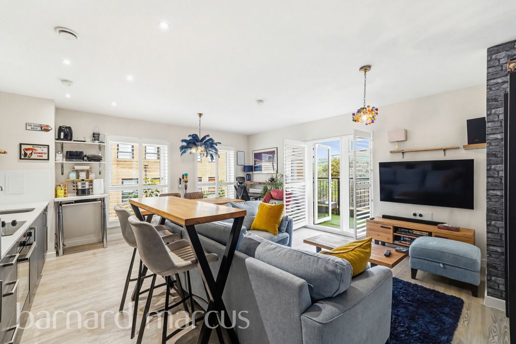 Property photo 1 of 7 Living Room