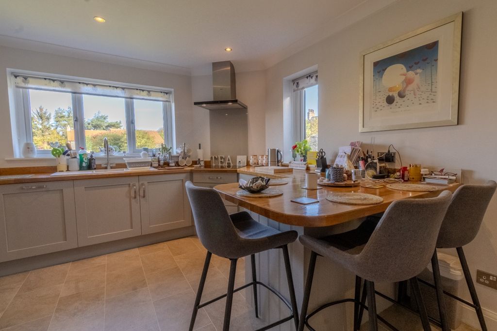 Property photo 3 of 21 5693447