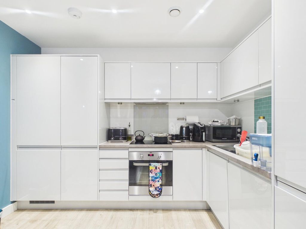 Property photo 2 of 18 Kitchen