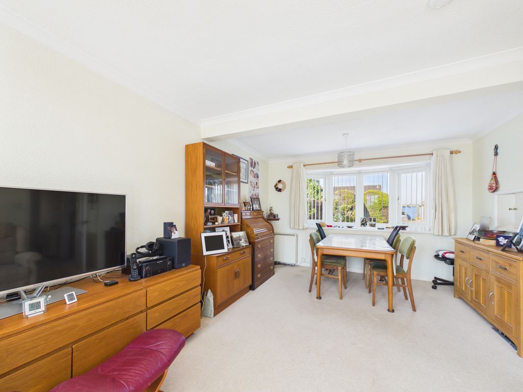Property photo 3 of 12 Photo 8