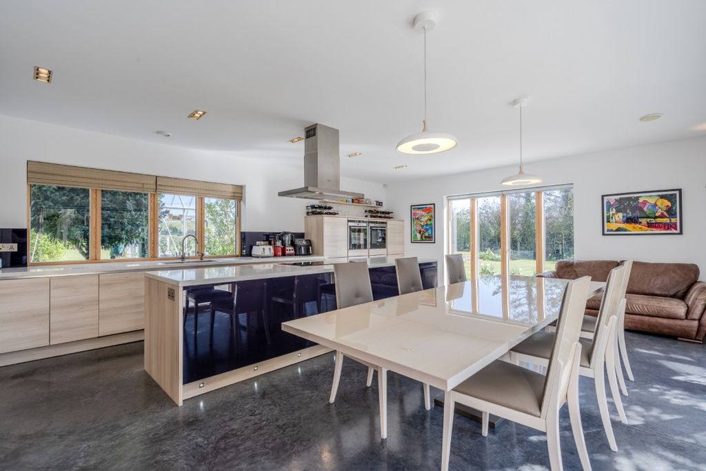 Property photo 3 of 30