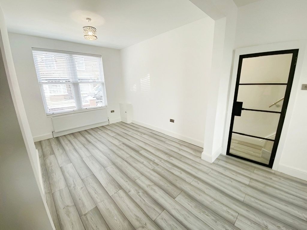 Property photo 3 of 16 Picture No. 05