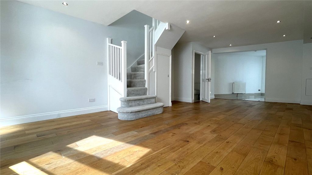 Property photo 2 of 9 Picture No. 16