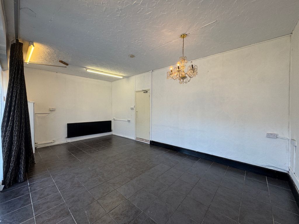 Property photo 3 of 9 Lounge