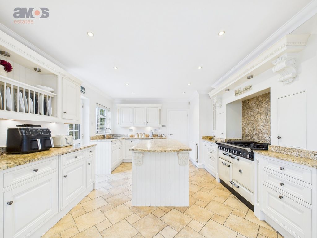 Property photo 2 of 19 4306884