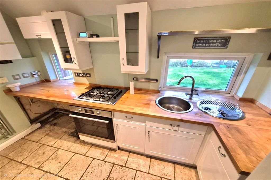 Property photo 3 of 12 Kitchen