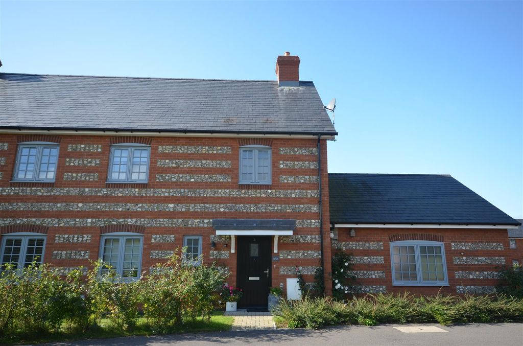 Property photo 1 of 10 Front