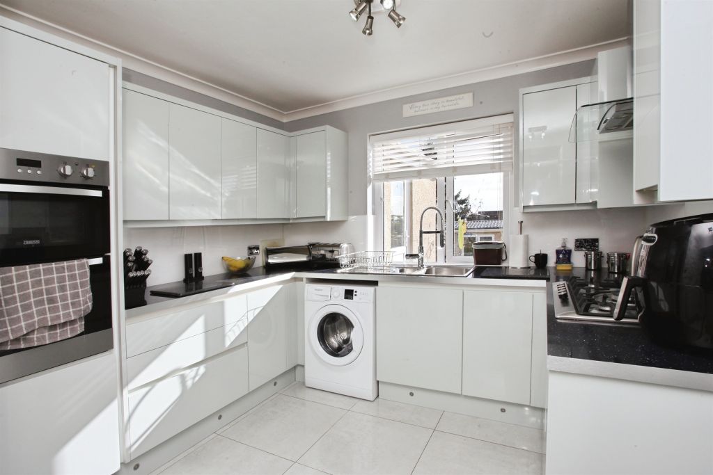 Property photo 2 of 21