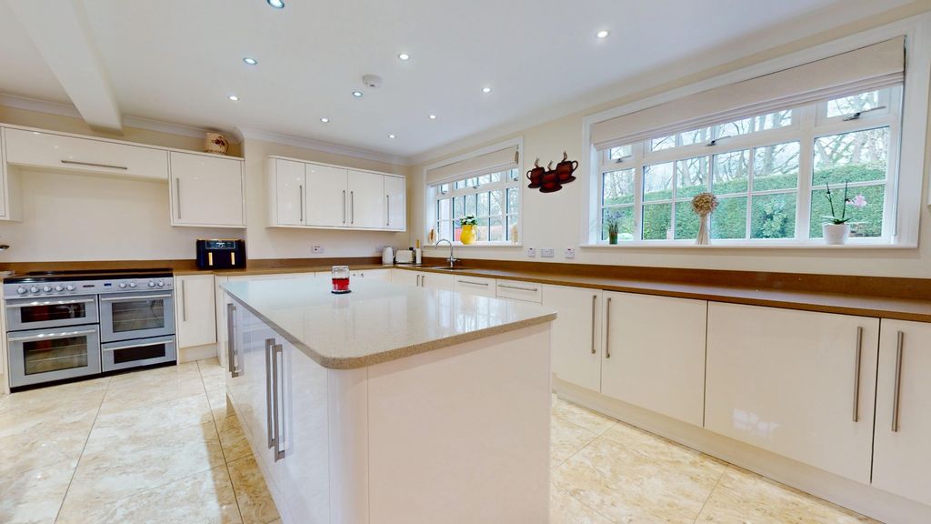 Property photo 2 of 34 4802024