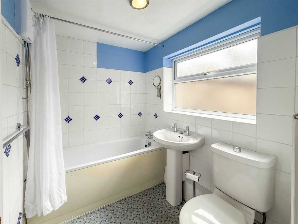 Property photo 3 of 10 Bathroom
