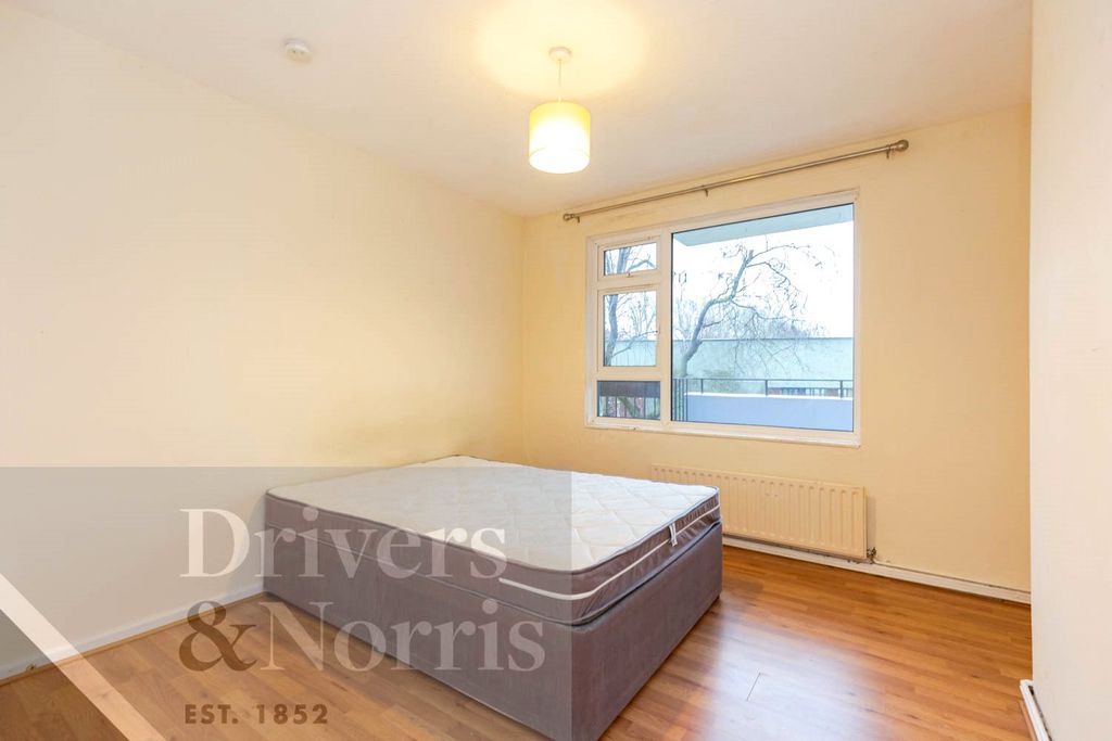 Property photo 3 of 8 Picture No. 13