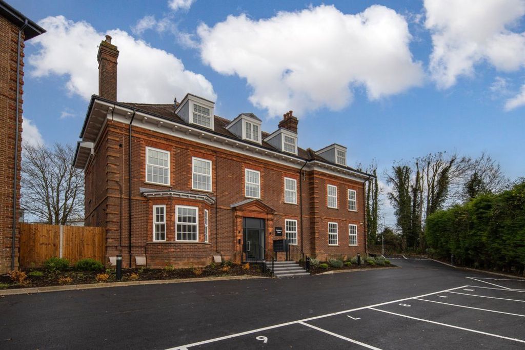 Property photo 2 of 18