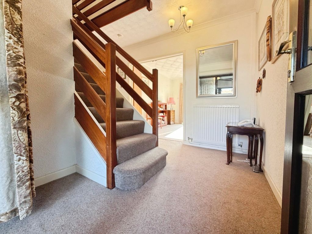 Property photo 3 of 28