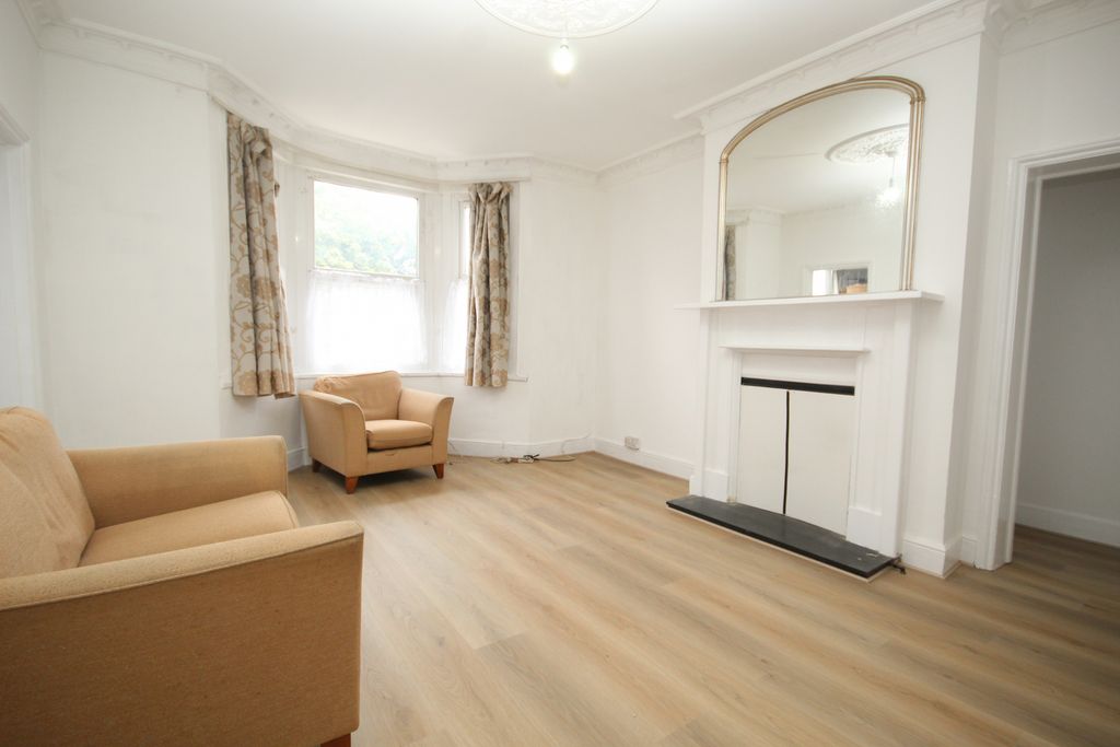 Property photo 3 of 10 Gallery