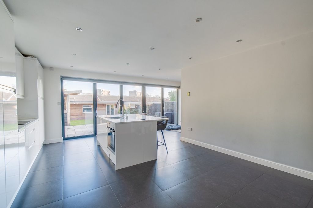 Property photo 3 of 17 Picture No. 11