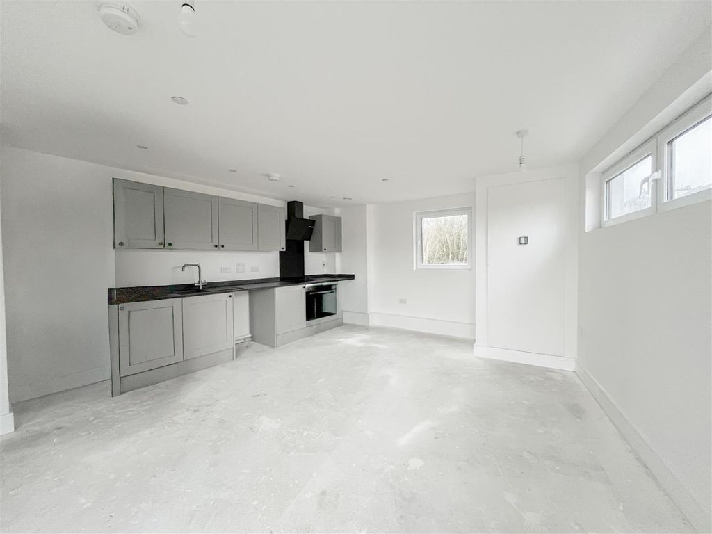 Property photo 3 of 10 9.Jpg