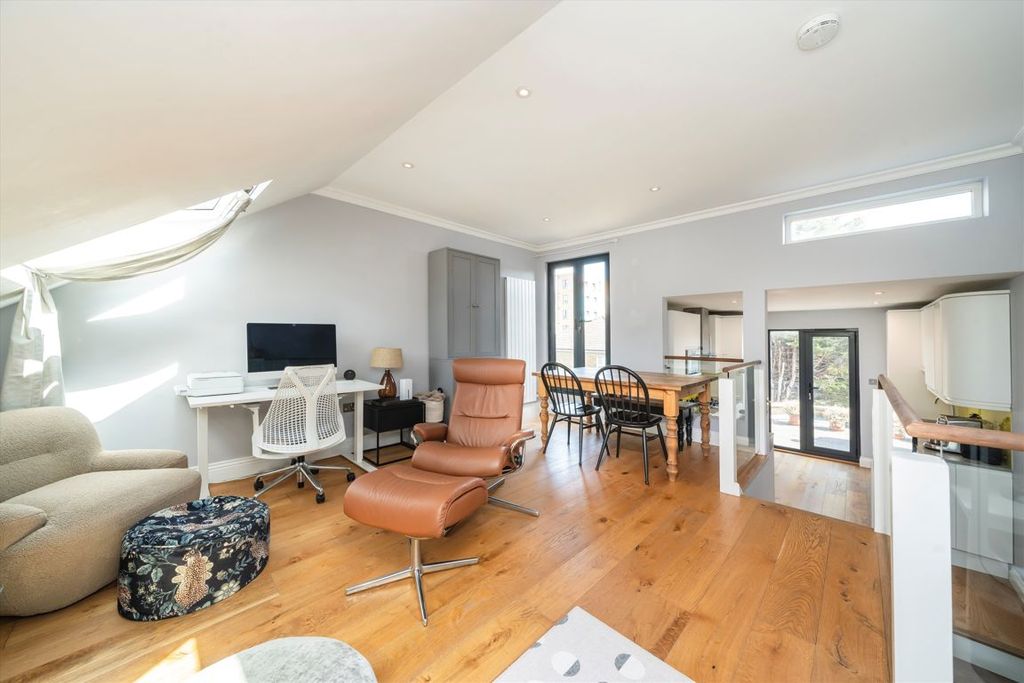 Property photo 2 of 8