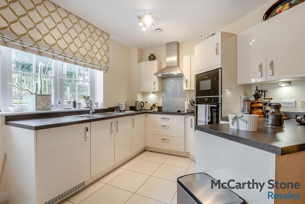 Property photo 3 of 24 8681828-Interior18.Jpg