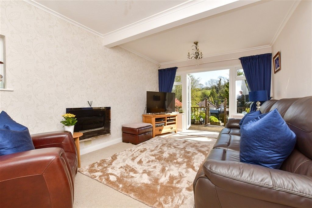 Property photo 2 of 20 Lounge