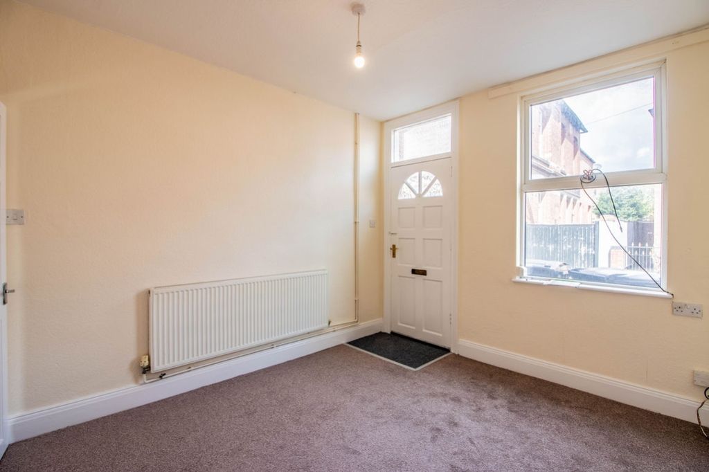 Property photo 2 of 11 335m x 322m 107 Sqm - 10 11 x 10 6 116 Sqft
Enter