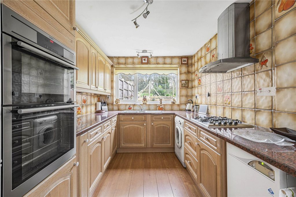 Property photo 2 of 18 Picture No. 14