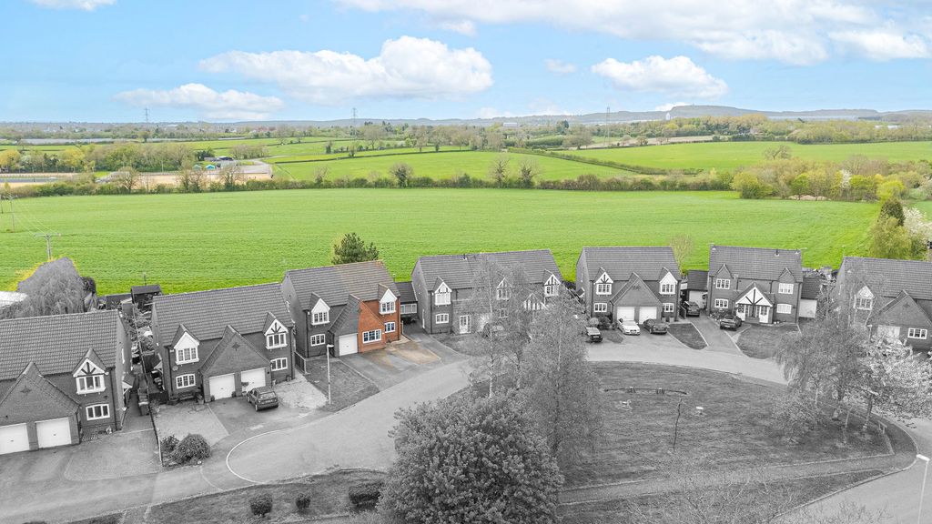 Property photo 2 of 28