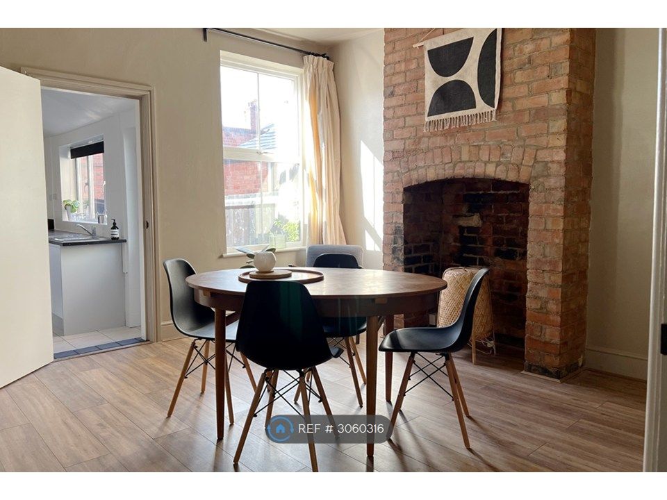 Property photo 2 of 14 116 Bunbury Street Dining Room