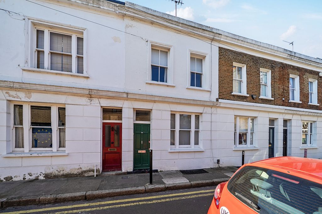 Property photo 1 of 18 External