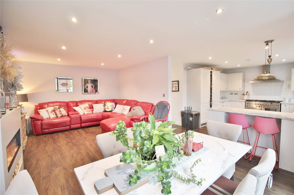 Property photo 3 of 18 Picture No. 08