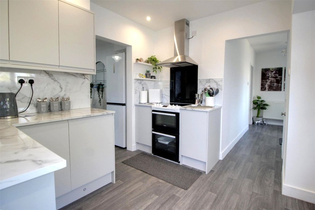 Property photo 3 of 19 Picture No. 27