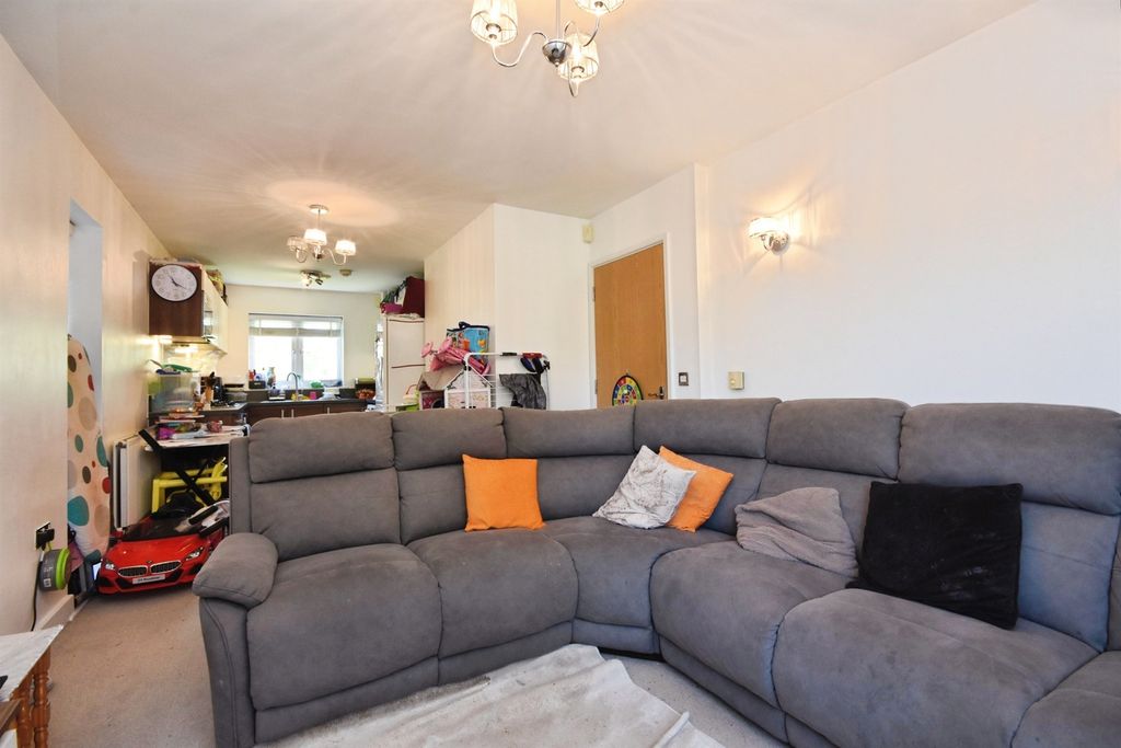Property photo 3 of 11
