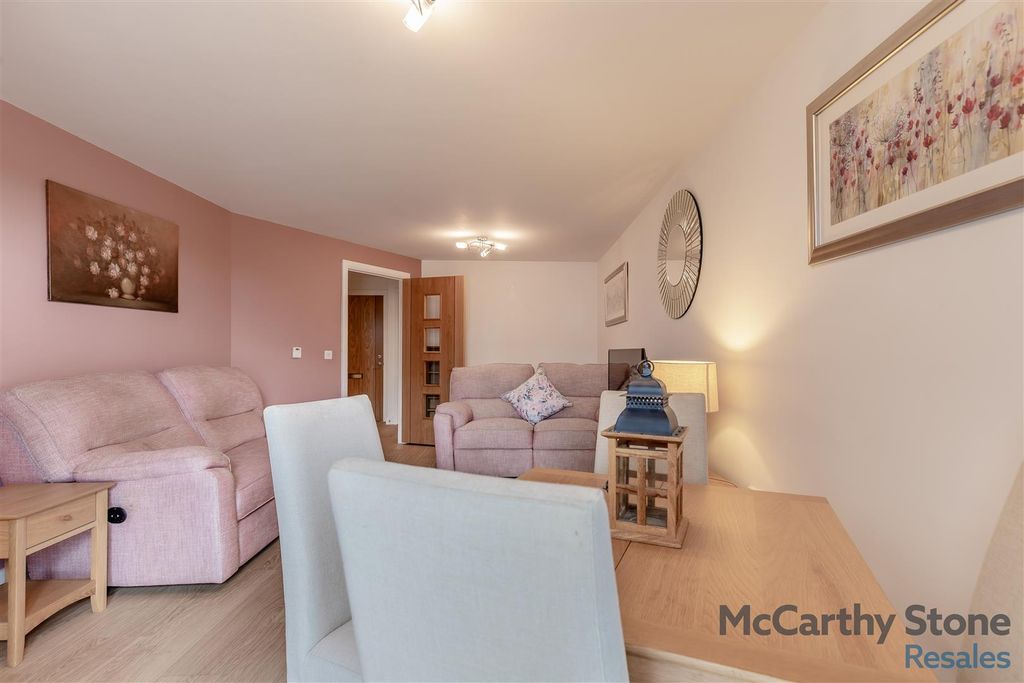 Property photo 3 of 26 8661213-Interior15.Jpg