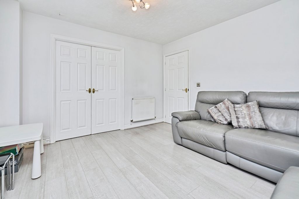 Property photo 3 of 20 Pbox-Img.Jpg