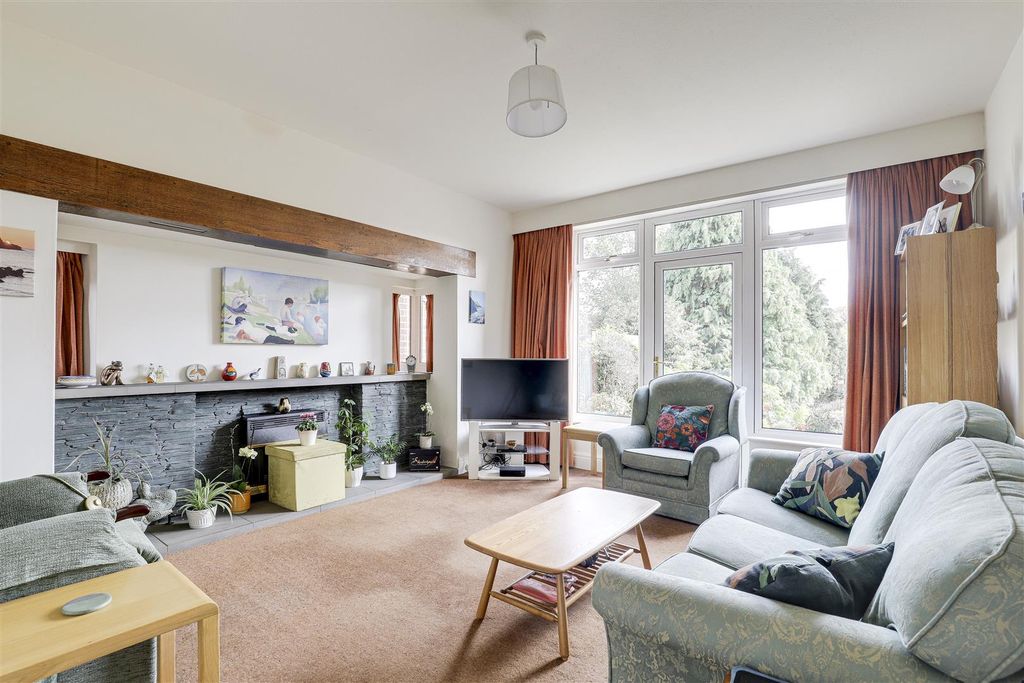 Property photo 3 of 24 10409.Jpg