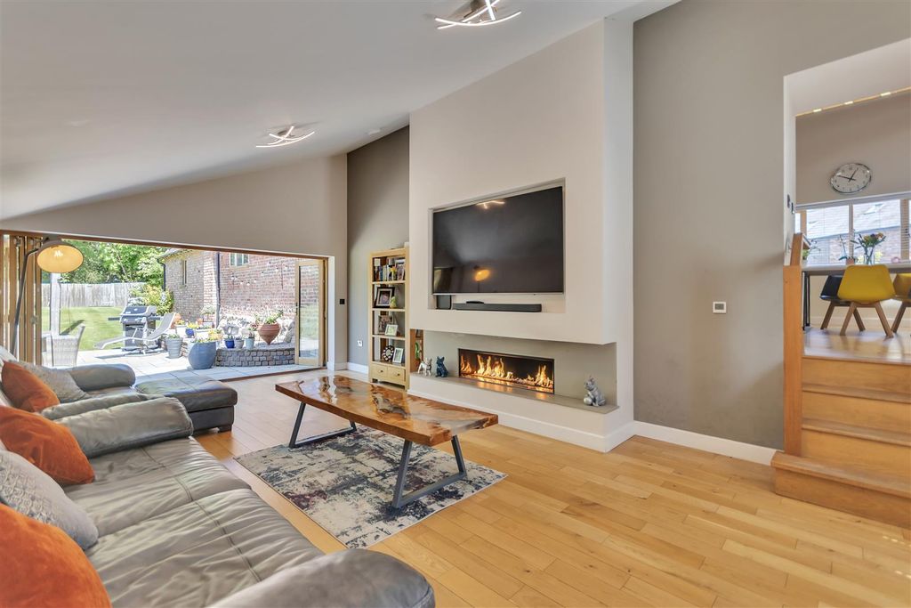 Property photo 3 of 36 Family Lounge