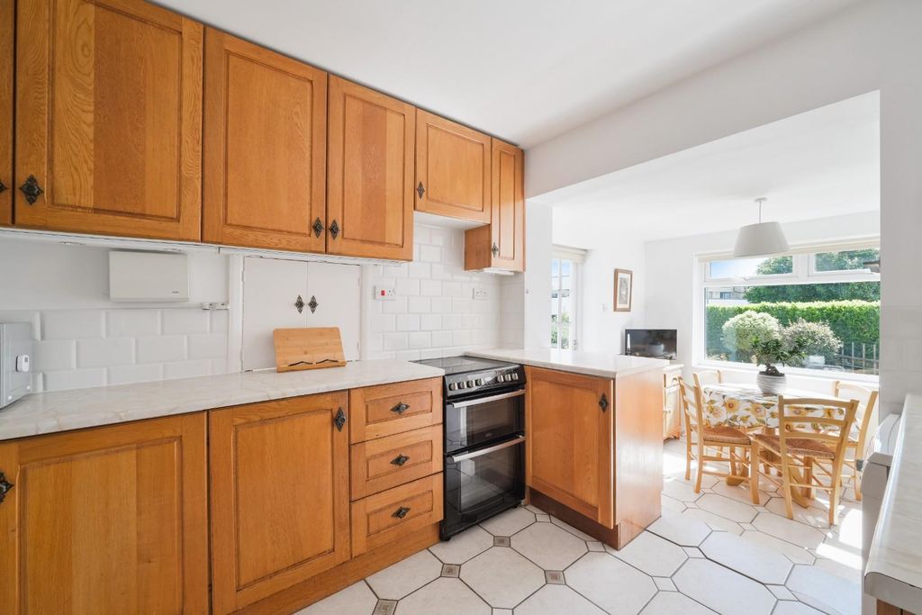 Property photo 3 of 27 Meadway (18).Jpg
