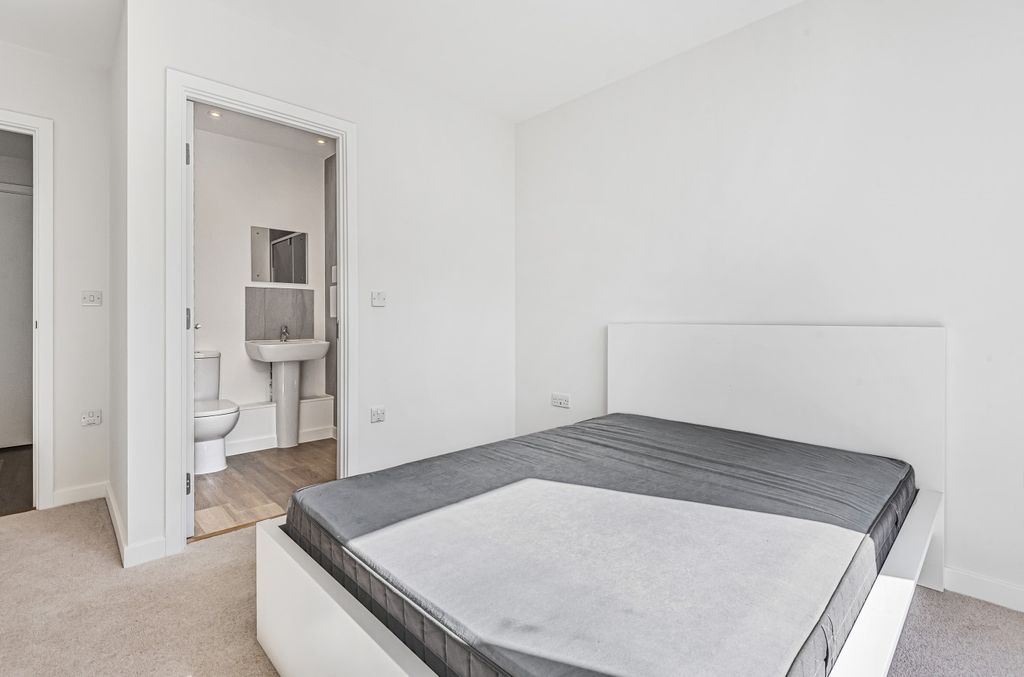 Property photo 1 of 12 Bedroom