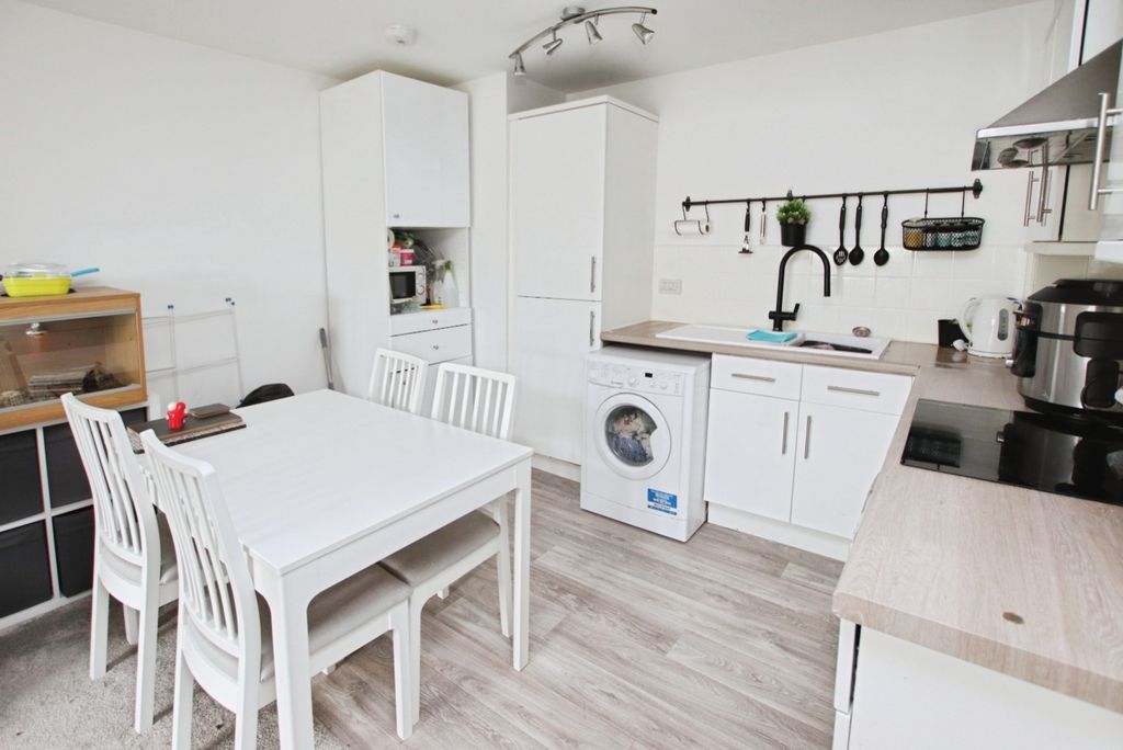 Property photo 3 of 7 4389344