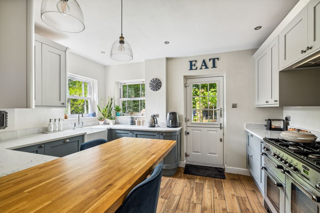 Property photo 3 of 33 48