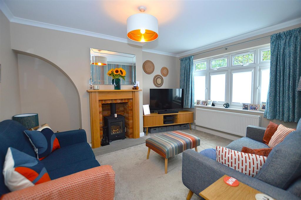 Property photo 2 of 19 9 Rydal Gardens Living Room.Jpg
