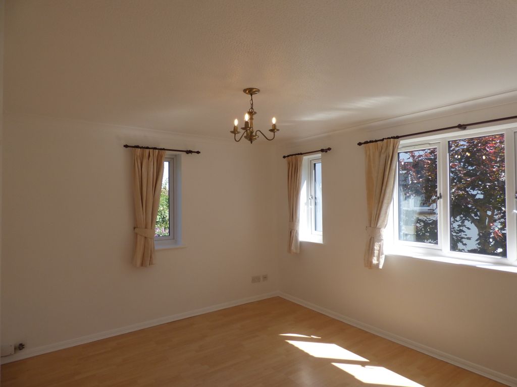 Property photo 2 of 12 Living Room