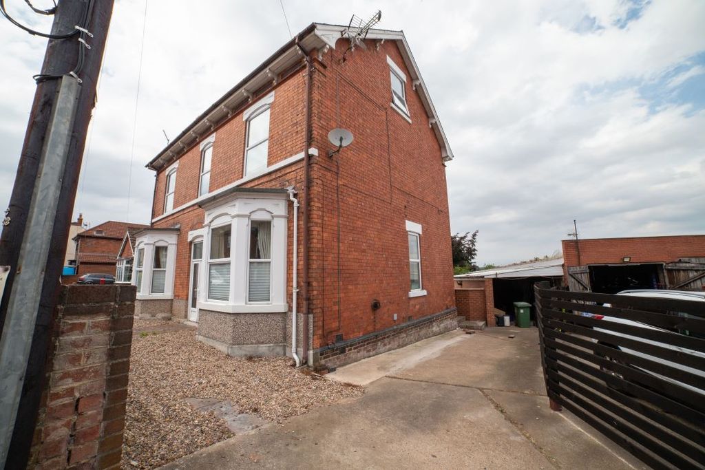 Property photo 2 of 29