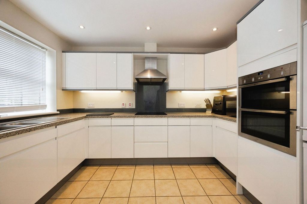 Property photo 3 of 19