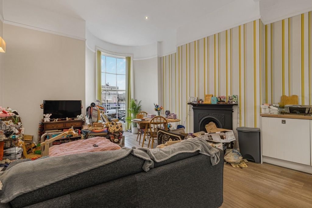 Property photo 3 of 9 Flat 2 99 Promenade-6.Jpg