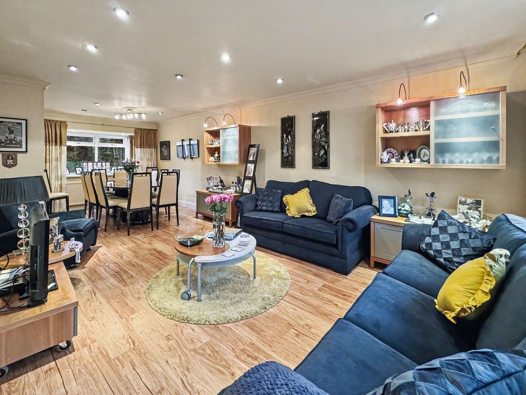 Property photo 3 of 34