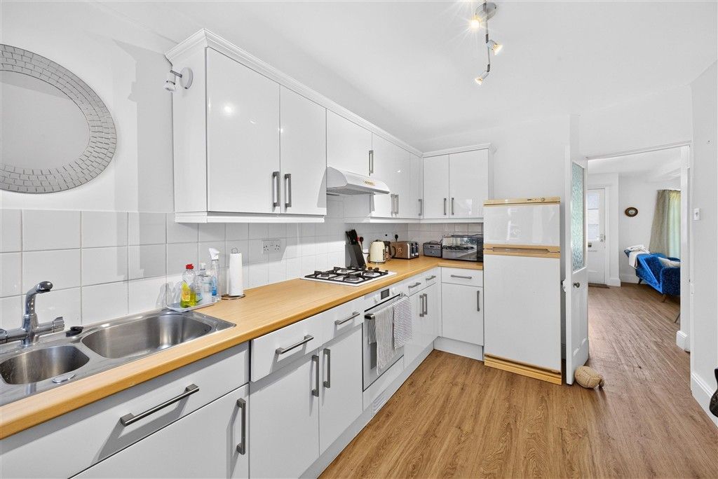 Property photo 2 of 11 Kitchen