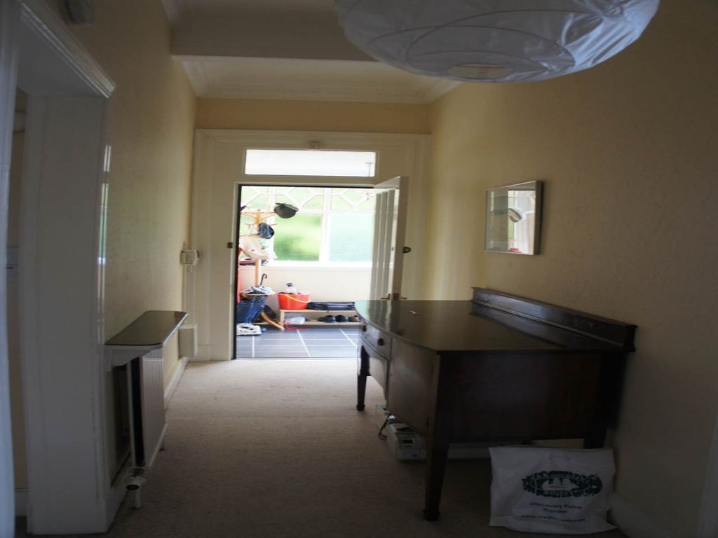 Property photo 3 of 9 Hall
